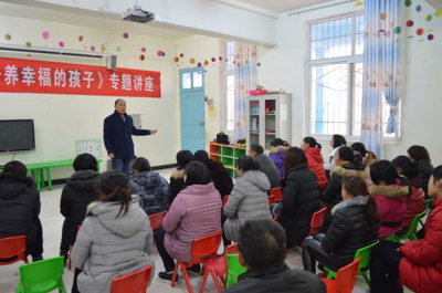 平橋區(qū)黑馬石幼兒園舉辦家庭教育報(bào)告會 開展咨詢服務(wù)惠及家長