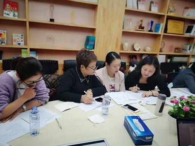 躍然圖上 攜手十余校舉辦幼小銜接家庭教育研討會，為家長提供專業咨詢服務